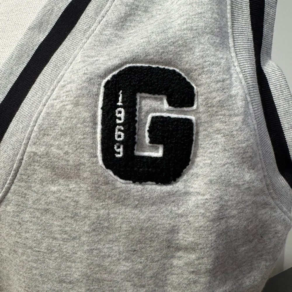 GAP Gray V-Neck Sweater Vest - Picture 2 of 12
